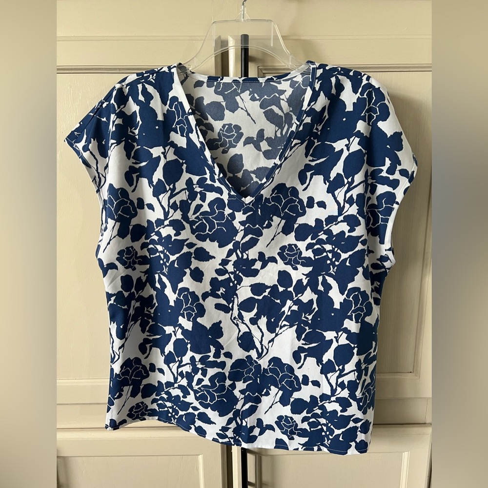 017 NWOT Shein Navy and White Floral Top